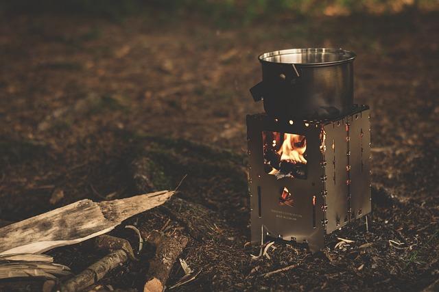 Campingkocher mit Brennspiritus, Ethanol Brennpaste, Trockenbrennstoff oder Holz als Brennstoff