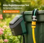 Regenfasspumpe mit Akku Akku-Regenfasspumpe an einer grünen Regentonne mit Gartenschlauch und Overlay „Akku-Regenfasspumpe Test für Garten & Regentonne – Testsieger & Preis-Tipp“.