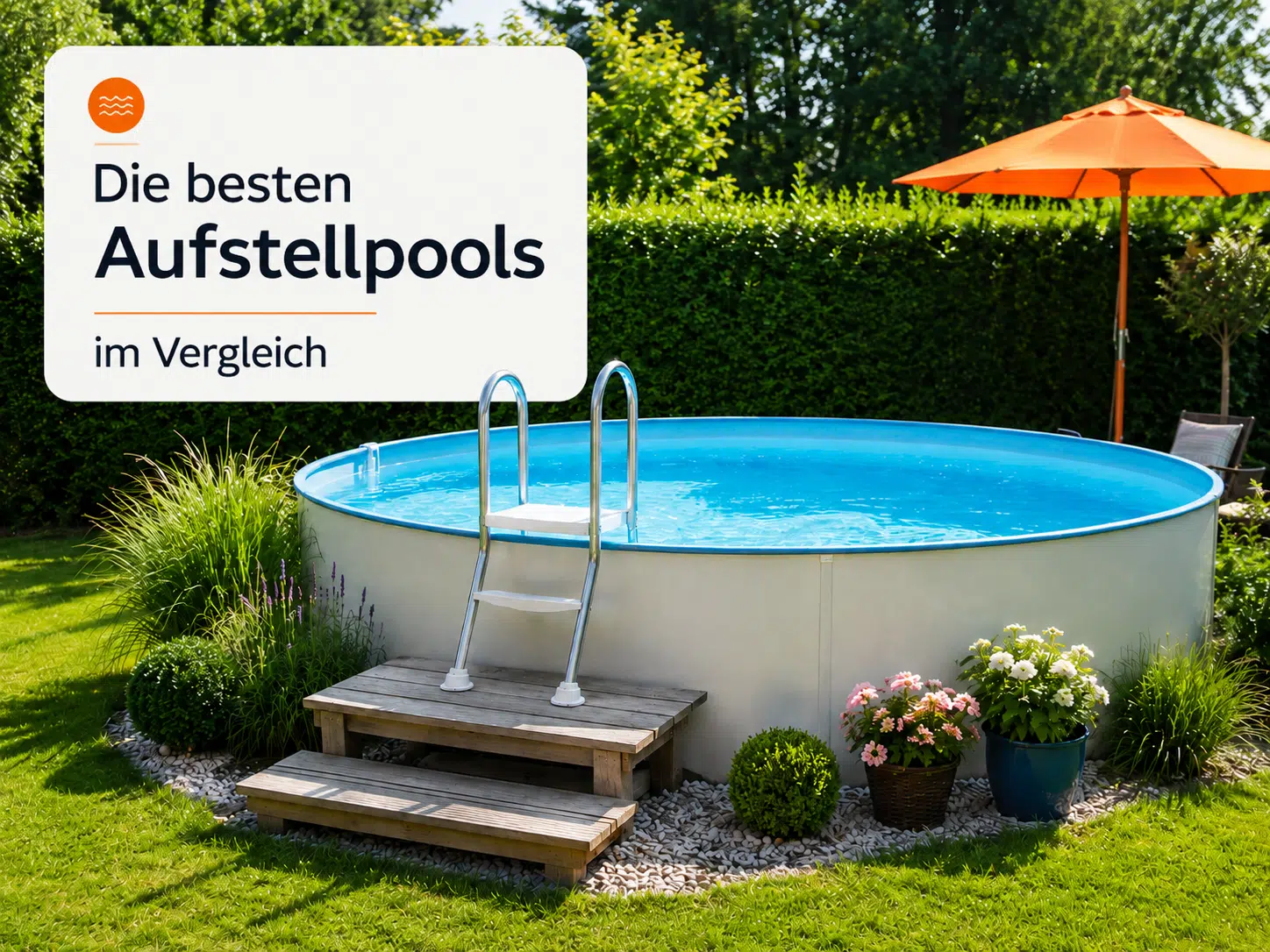 Aufstellpool im Garten mit orangefarbenem Sonnenschirm und Overlay Die besten Aufstellpools im Vergleich